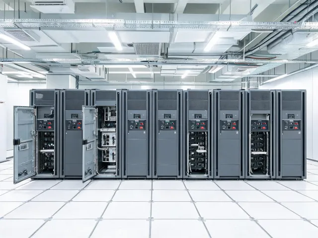 Three phase UPS lineup